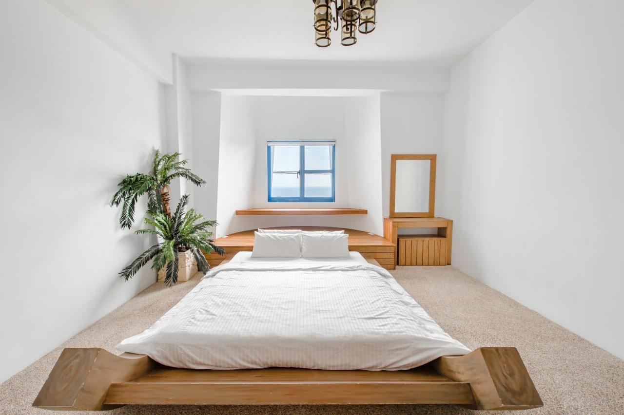 White Lighthouse Apartment Xiaoliuqiu Exterior photo